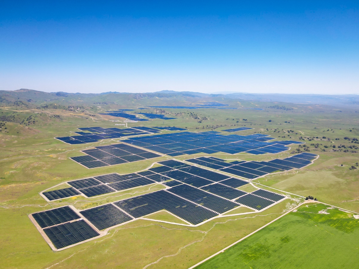 An aerial shot of the 280-megawatt California Flats solar project.